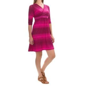 Mountain Hardwear Dry Spun V neck Athletic Tie Dyed Dress in Fuchsia Size S